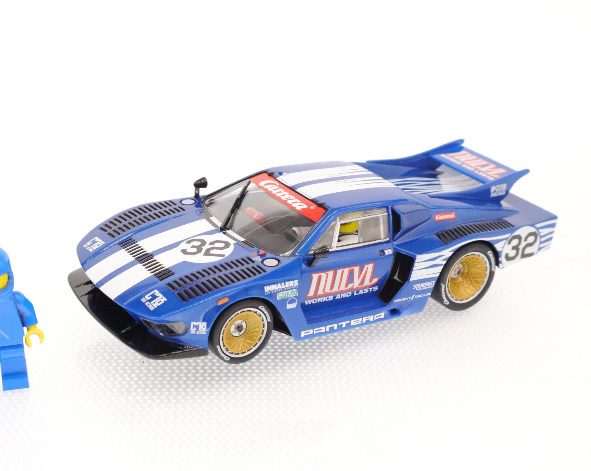 30943 Abulance 1:32 Scale Digital Slot Car Racing Vehicle For Digital