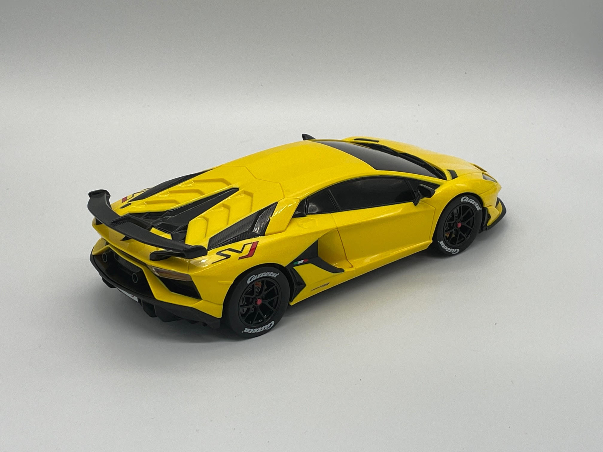 https://slotcar-rennbahn.at/wp-content/uploads/2022/07/Carrera-Digital-124-Lamborghini-Aventador-SVJ6.jpg