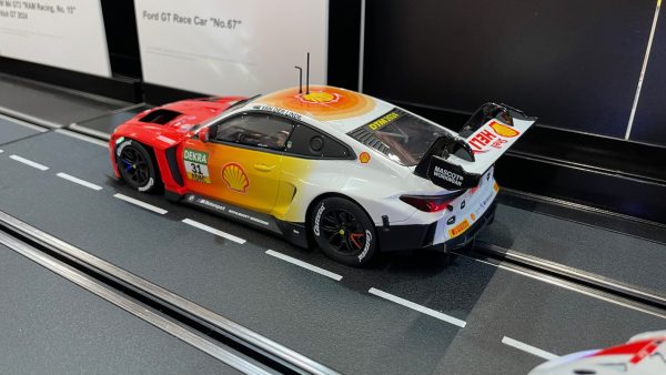 23993 Carrera Digital 124 BMW M4 GT3 'Schubert Motorsport, No. 31' DTM 2024 – Bild 3