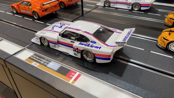 23996 Carrera Digital 124 Ford Capri Zakspeed Turbo 'Lili Reisenbichler, No.4 – Bild 3