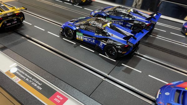 23987 Carrera Digital 124 - Lamborghini Huracán GT3 Evo2 'Paul Motorsport, No.71 DTM 2024 – Bild 2