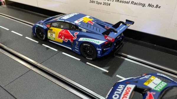23985 Carrera Digital 124 Lamborghini Huracán GT3 Evo2 'Abt-Sportsline, No.27 – Bild 2