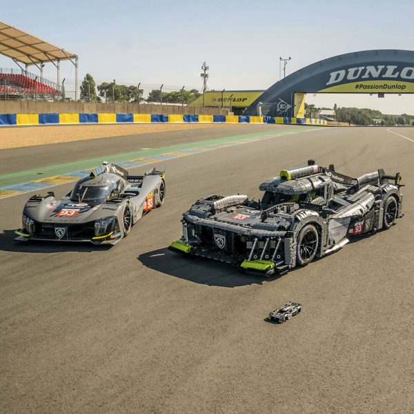 LEGO® Technic - 42156 PEUGEOT 9X8 24H Le Mans Hybrid Hypercar – Bild 7