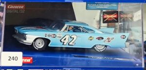 30493 Carrera Digital 132 - Plymouth Fury 1960 Nr.42 Lee Petty
