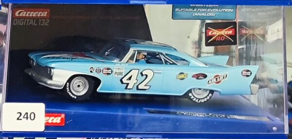 30493 Carrera Digital 132 - Plymouth Fury 1960 Nr.42 Lee Petty