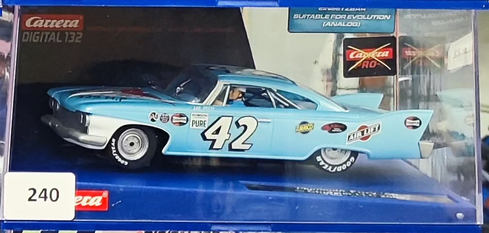 30493 Carrera Digital 132 - Plymouth Fury 1960 Nr.42 Lee Petty