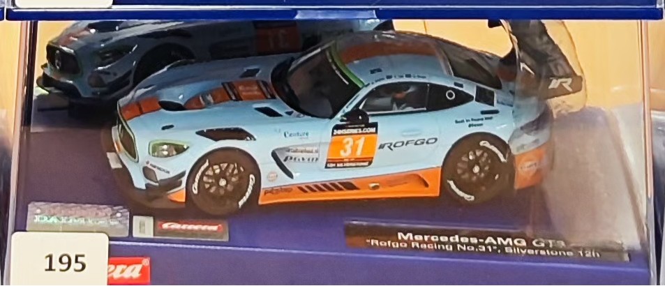 30870 Carrera Digital 132 - Mercedes-Benz SLS AMG GT3 Gulf Racing Nr.31
