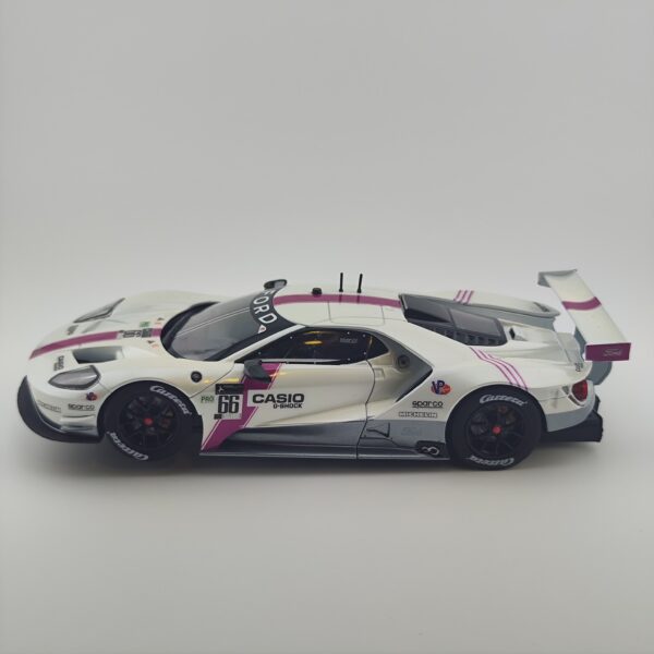 23916 Carrera Digital 124 – Ford GT Race Car “CASIO” – Custom Car