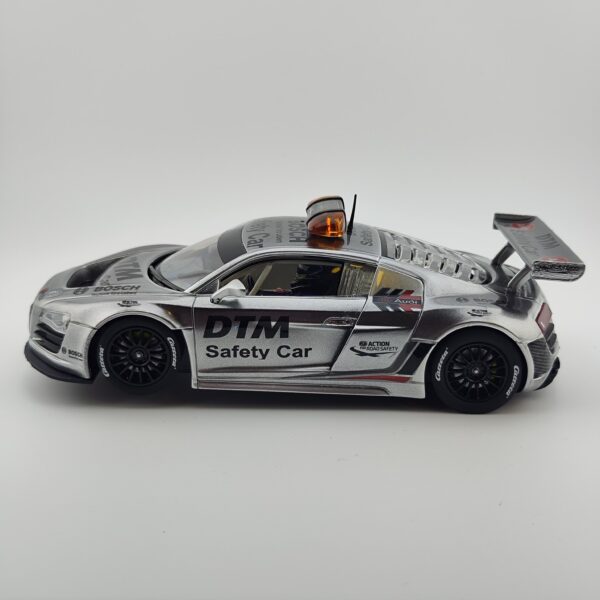 23880 Carrera Digital 124 - Audi R8 LMS "DTM Safety Car" - Custom Car – Bild 2
